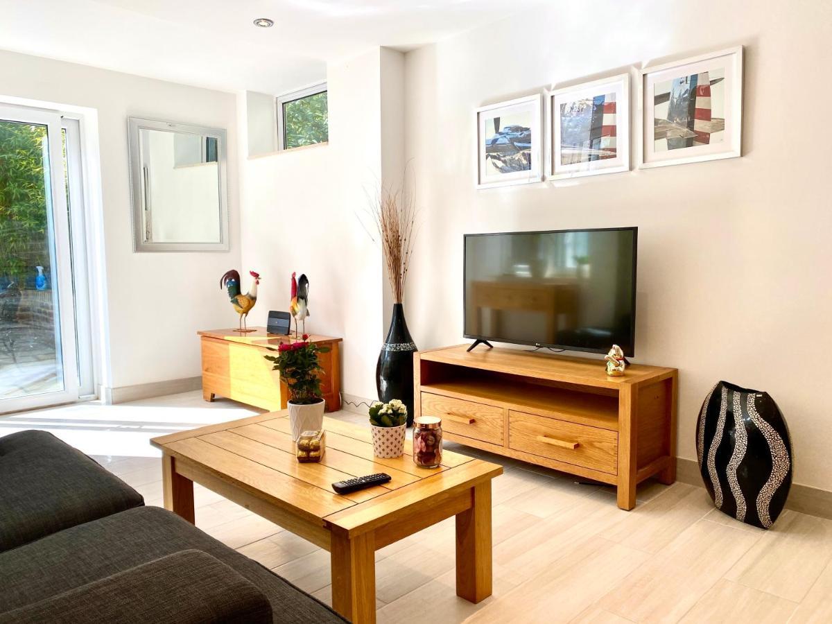 Amber Hickstead-b Holiday home
